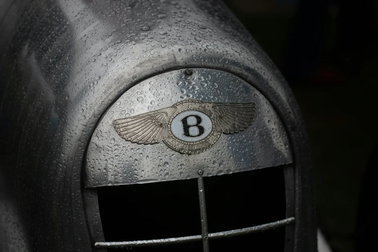 Bentley wheel centre and surrounding metalwork
